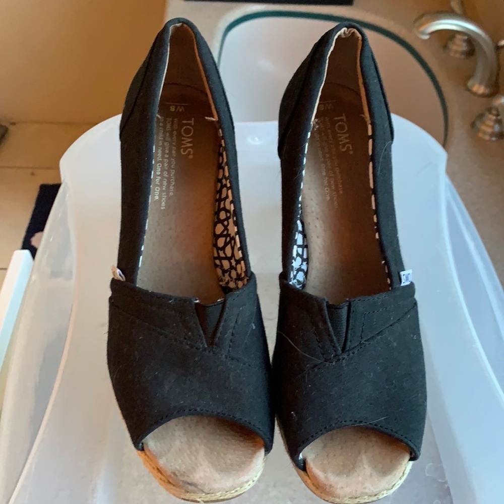 Classic espadrille peep-toe pumps from TOMS.